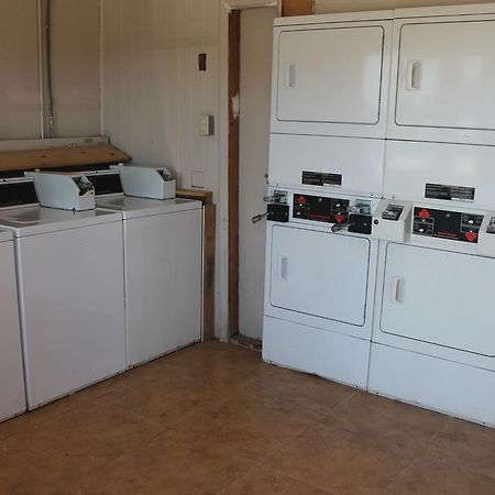 Bays Inn And Suites 贝敦 外观 照片