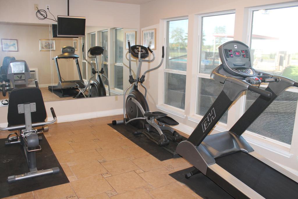 Bays Inn And Suites 贝敦 外观 照片