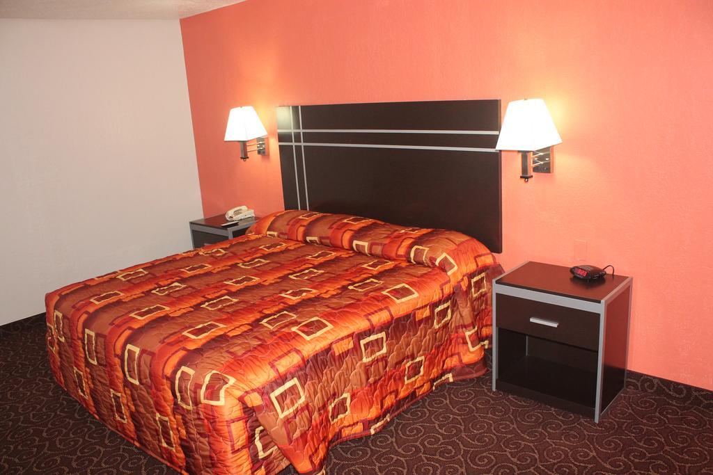 Bays Inn And Suites 贝敦 外观 照片