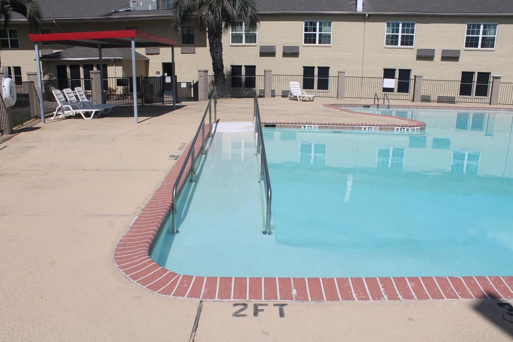Bays Inn And Suites 贝敦 外观 照片
