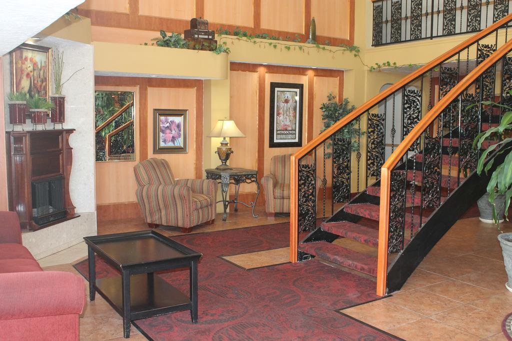 Bays Inn And Suites 贝敦 外观 照片